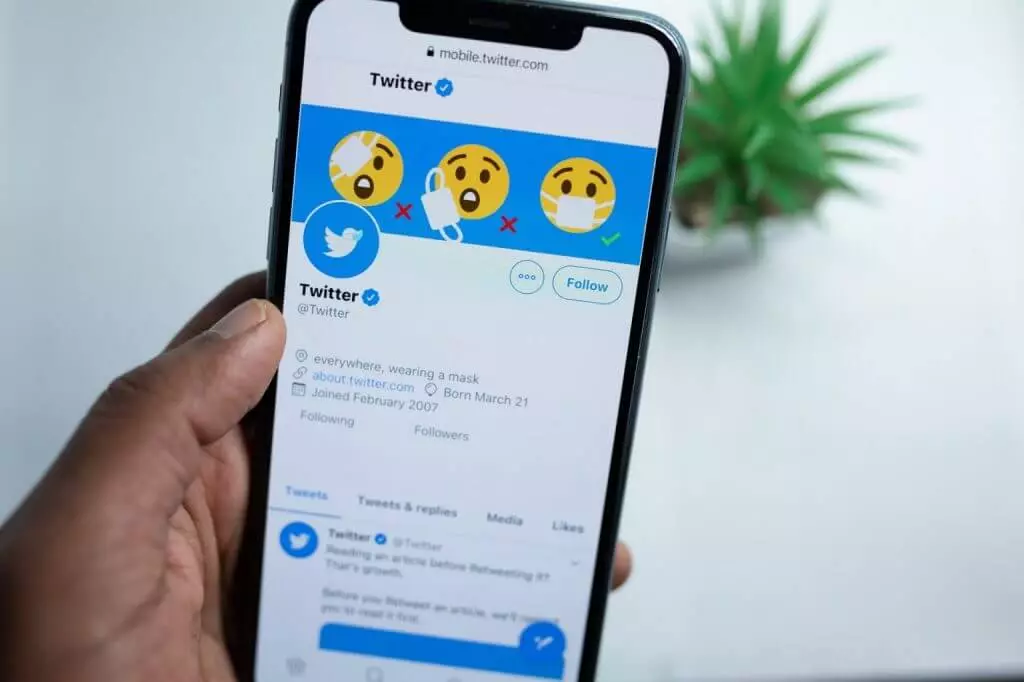 How To Make People Follow Your Twitter Account