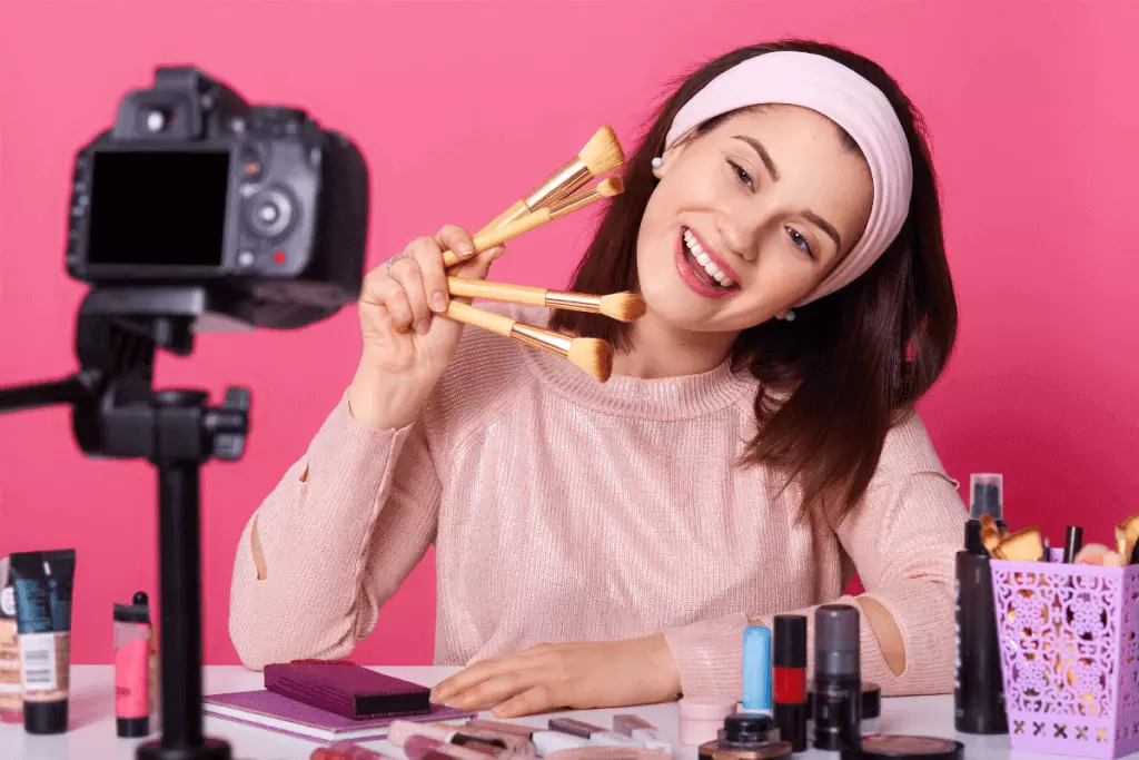 How to Work with Influencers to Increase Your Brand's Exposure